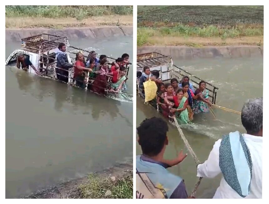 ರಸ್ತೆ ಬಿಟ್ಟು ಕಾರ್ಮಿಕರ ಸಮೇತ ಕಾಲುವೆಗೆ ಇಳಿದ ಗೂಡ್ಸ್ ವಾಹನ..