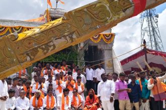 ಮುರಿದು ಬಿದ್ದ ನೂತನ ದೇವಸ್ಥಾನದ ಗರುಡ ಸ್ಥಂಭ : ನಗರ ಶಾಸಕ‌ ಜೆಸ್ಟ್ ಮಿಸ್.‌.