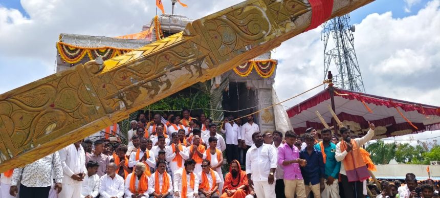 ಮುರಿದು ಬಿದ್ದ ನೂತನ ದೇವಸ್ಥಾನದ ಗರುಡ ಸ್ಥಂಭ : ನಗರ ಶಾಸಕ‌ ಜೆಸ್ಟ್ ಮಿಸ್.‌.