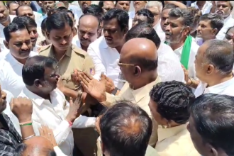 ರೀ MLA ಸಾಹರಬ್ರೆ 2 ವರ್ಷ ಆಯ್ತು ಎಲ್ಲಿ ನೀರು : ಶಾಸಕರನ್ನು ತರಾಟೆ ತೆಗೆದುಕೊಂಡ ಜನ..