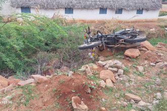 ಮಸ್ಕಿ : ನಿಯಂತ್ರಣ ತಪ್ಪಿ ರಸ್ತೆ ಬದಿಯ ಗುಂಡಿಗೆ ಬಿದ್ದು ಬೈಕ್ ಸವಾರ ಸಾವು..