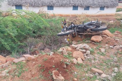 ಮಸ್ಕಿ : ನಿಯಂತ್ರಣ ತಪ್ಪಿ ರಸ್ತೆ ಬದಿಯ ಗುಂಡಿಗೆ ಬಿದ್ದು ಬೈಕ್ ಸವಾರ ಸಾವು..