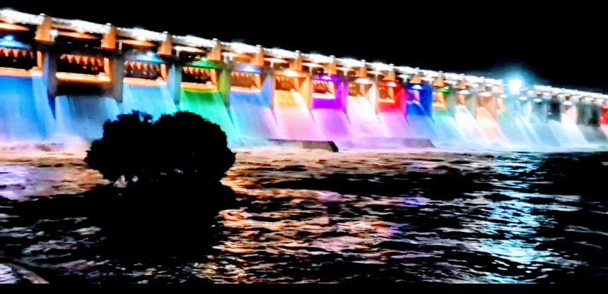 ತುಂಬಿದ ತುಂಗಭದ್ರಾ ಡ್ಯಾಮ್ ಬಣ್ಣ ಬಣ್ಣದ ಚಿತ್ತಾರ : ನೋಡಲು ಅಂದ..!