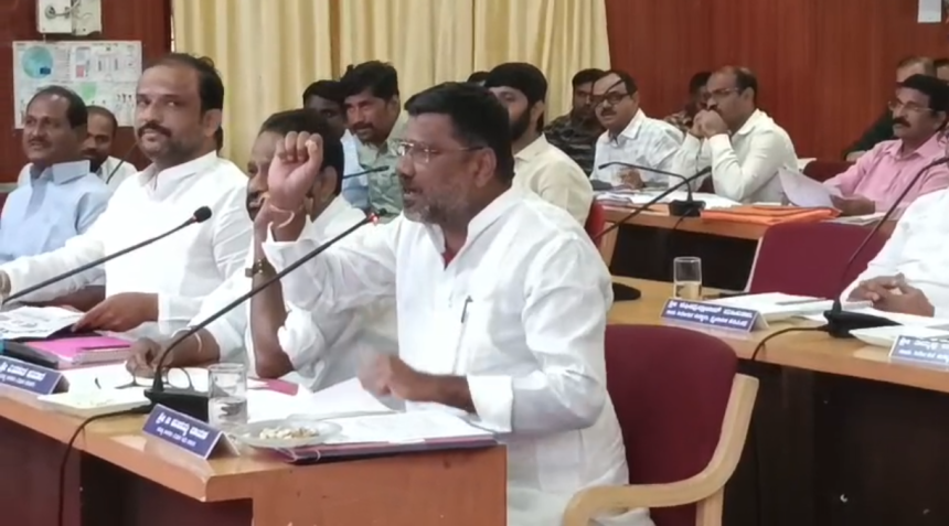 ಉಸ್ತುವಾರಿ ಸಚಿವರ ವಿರುದ್ಧ ಸ್ವಪಕ್ಷದ ಶಾಸಕರೇ ಅಸಮಧಾನ