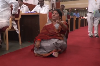 ಕೆಡಿಪಿ ಸಭೆಯಲ್ಲಿ ಧರಣಿಗೆ ಕುಳಿತ ಶಾಸಕಿ ಕರೆಮ್ಮ ನಾಯಕ್