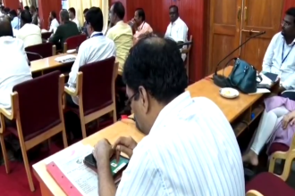 ಈ ಅಧಿಕಾರಿಗೆ ಸಭೆಗಿಂತ ಮುಖ್ಯ ರಮ್ಮಿ ಅಟವಾಯ್ತಾ..?