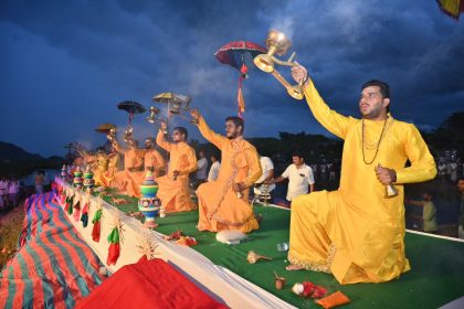 ಮುಕ್ಕುಂದಾದಲ್ಲಿ ಅದ್ಧೂರಿಯಾಗಿ ನಡೆದ ಅಂಬಾ ಆರತಿ ಕಾರ್ಯಕ್ರಮ
